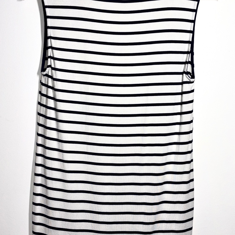 LES LUNES Paris, Navy Striped, Sleeveless, V Neck, Knit Tank Top - Picture 3 of 8